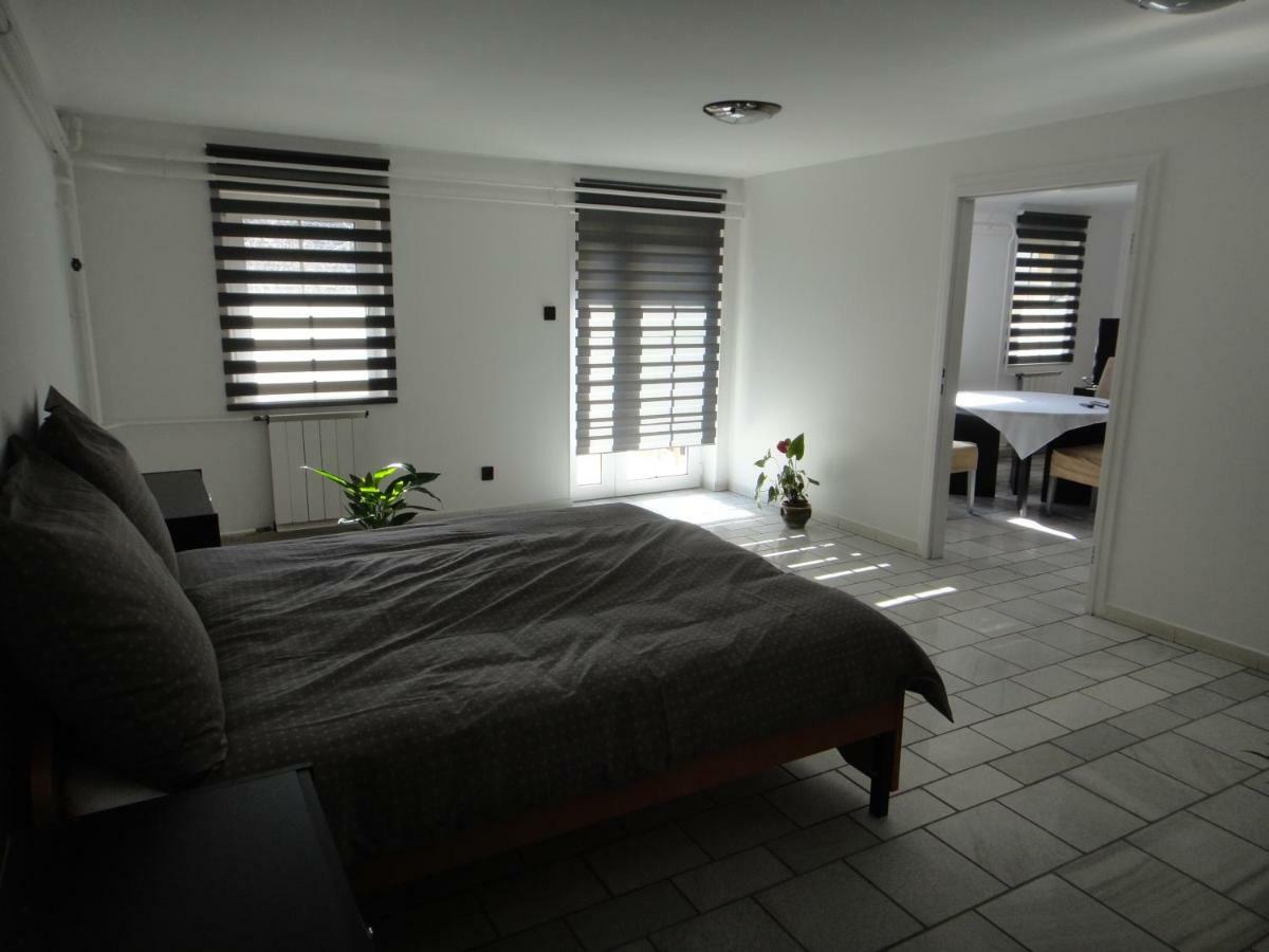 Liliom Apartment Сегед Екстериор снимка